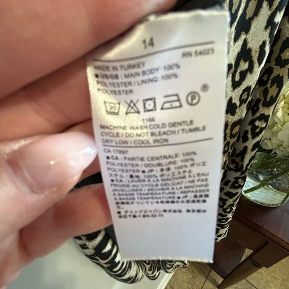 Banana Republic Brown and Black Faux Floral Accents - Picture 6 of 6